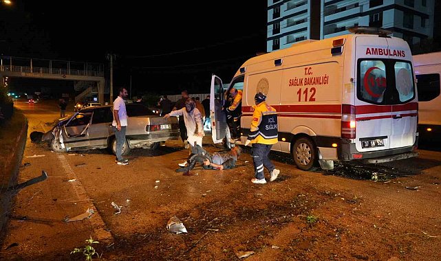 Kastamonu'da can pazarı: Yaralıyı kurtarmaya çalışanlara başka bir araç çarptı : 6 yaralı