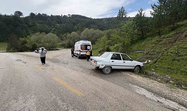 Kastamonu'da kontrolden çıkan otomobil kaza yaptı: 2 yaralı
