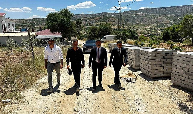 Kaymakam Aslan, deprem konutlarında incelemelerde bulundu