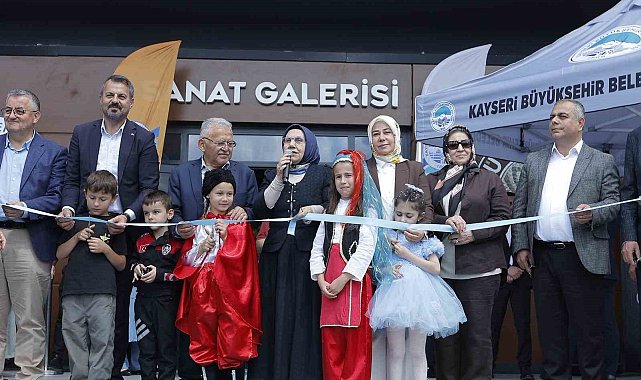 KAYMEK'in bin 200 eserlik yıl sonu sergisi açıldı