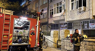 Kayseri'de 4 katlı binada yangın: Anne ve iki çocuğu dumandan etkilendi