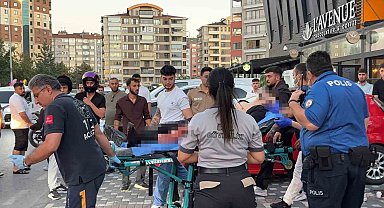 Kayseri'de AVM önünde bıçaklı kavga: 1 yaralı