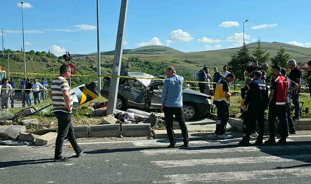 Kayseri'de feci kaza: 2 ölü, 4 yaralı
