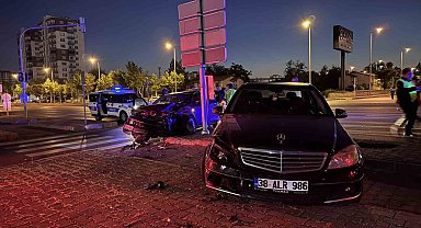 Kayseri'de iki otomobil çarpıştı: 1 yaralı