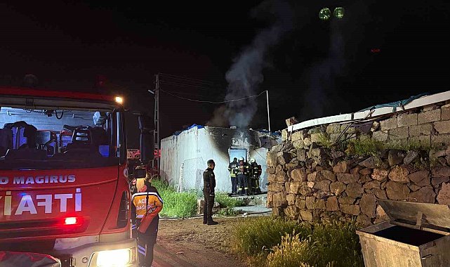 Kayseri'de metruk evde yangın