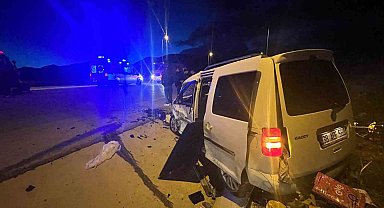 Kayseri'de otomobille hafif ticari araç çarpıştı: 1 ölü, 6 yaralı