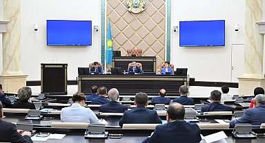 Kazakistan parlamentosu son oturumunu gerçekleştirdi