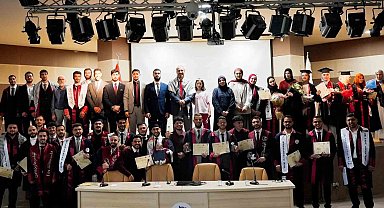 KBÜ'de Filistinli öğrenciler mezuniyet sevinci yaşadı