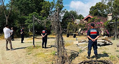 Kemer'de kaçak bungalov yapılar yıkıldı
