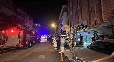 Kentsel dönüşümdeki apartmanda çıkan yangın mahalleliyi sokağa döktü