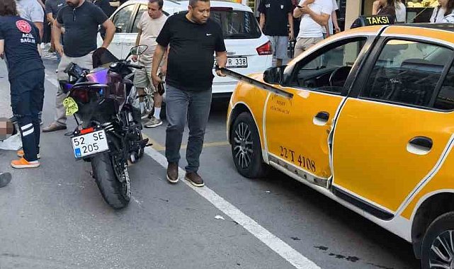 Keşan'da otomobil ile çarpışan motosikletin sürücüsü yaralandı