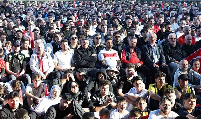 Kâğıthane'de Dünya Kupası heyecanı dev ekranlarda yaşandı
