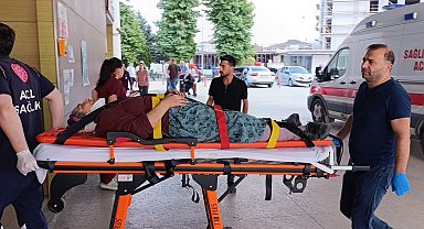 Kiraz toplamak için çıktığı ağaçtan düşerek yaralandı