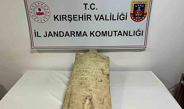 Kırşehir'de Roma dönemine ait mezar taşı ele geçirildi