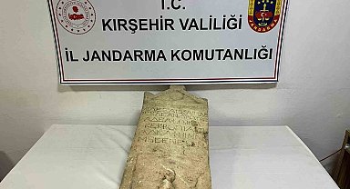 Kırşehir'de Roma dönemine ait mezar taşı ele geçirildi