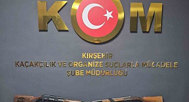Kırşehir'de, ruhsatsız tüfek ve kaçak içki ele geçirildi