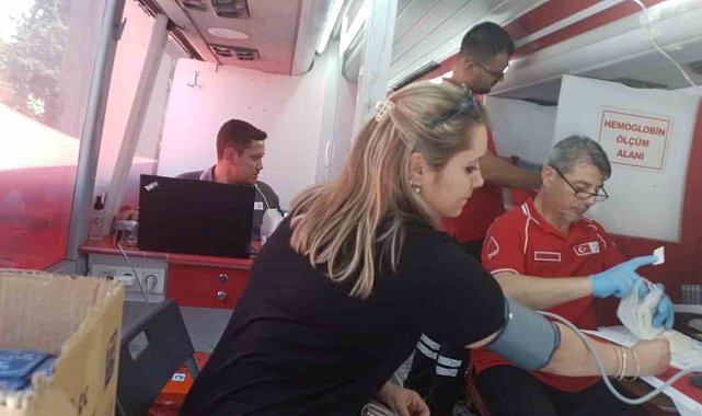 Kızılay'dan sıcaklara karşı akşam mesaisi