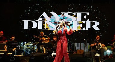Koçarlı'da çam fıstığı festivali Ayşe Dinçer konseriyle taçlandı