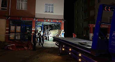 Kontrolden çıkan kamyon markete girdi: 1 ağır yaralı