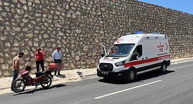 Kontrolden çıkan motosiklet devrildi: 1 yaralı