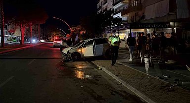 Kontrolden çıkan otomobil ortalığı savaş alanına çevirdi