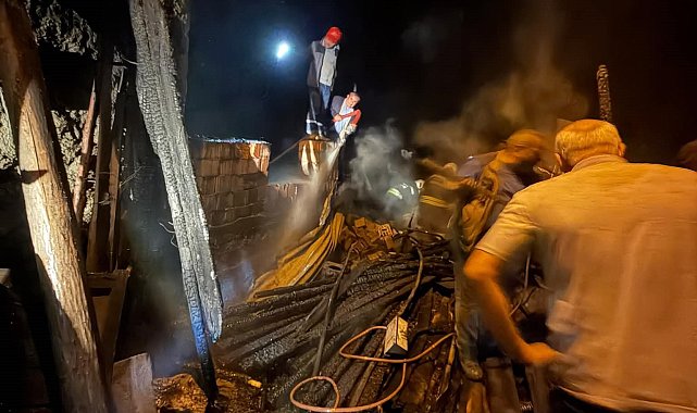 Konya'da depo olarak kullanılan alanda çıkan yangın korkuttu