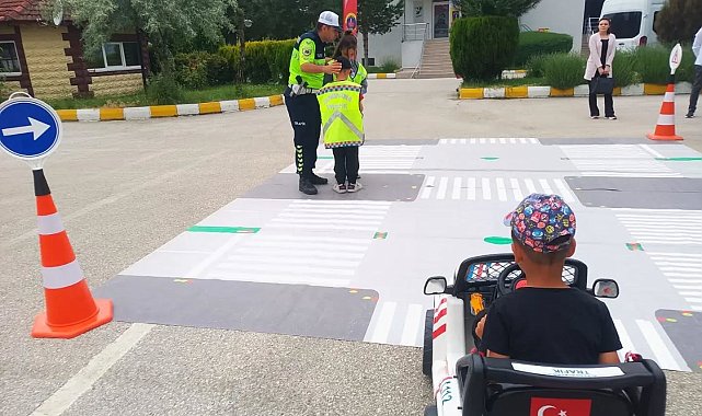 Koruma altındaki çocuklardan jandarma teşkilatına anlamlı ziyaret