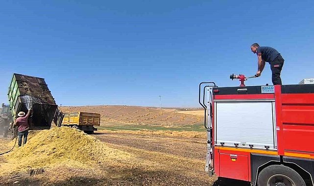 Kurtalan'da saman yüklü römork alevlere teslim oldu