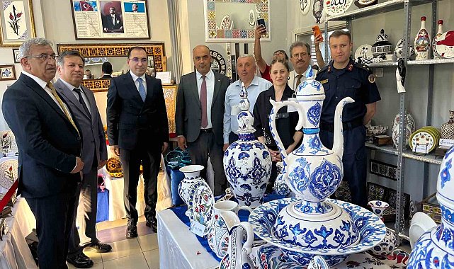 Kütahya Tavşanlı'da Halk Eğitim kursiyerlerinden görkemli yıl sonu sergisi