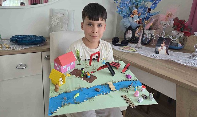 Kütahya'da 3. sınıf öğrencisi Göktuğ Okayay'ın dikkat çeken "Doğal Yaşam" maketi