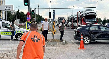 Kütahya'da iki otomobil çarpıştı: 5 yaralı