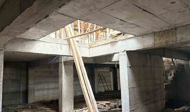 Kütahya'da inşaatta iskele çöktü: 4 işçi yaralandı
