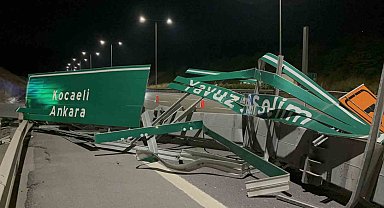Kuzey Marmara Otoyolu'nda kamyonun açılan damperi tabelaya çarptı: Kapanan yol trafiğe açıldı