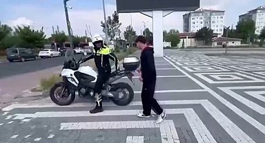 LGS sınavına geç kalan öğrencilerin imdadına polis ekipleri yetişti