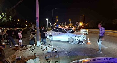 Makas atan otomobille birlikte iki araç dereye uçtu: 6 yaralı
