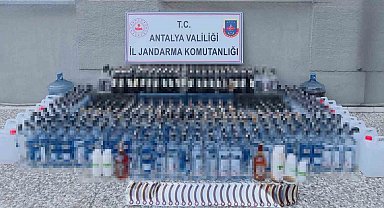 Manavgat'ta kaçak alkol operasyonu: Yüzlerce litre ele geçirildi