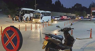 Manavgat'ta rafting yapmaya giden 52 yerli turist gıda zehirlenmesi şüphesiyle hastaneye başvurdu