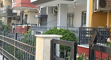 Manisa'da eşini öldüren adam, annesini kurtarmaya çalışan kızını da darbetti
