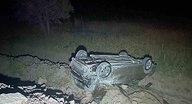 Manisa'da otomobil şarampole uçtu: 2 yaralı