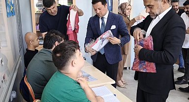Mardin TSO Başkan adayı Duyan'dan özel eğitim öğrencilerine forma hediyesi