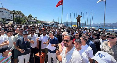 Marmaris'te esnaf, Kapalı Çarşı'nın üzerinin açılmasını protesto etti