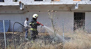 Menteşe'de otel arkasındaki otluk alanda yangın