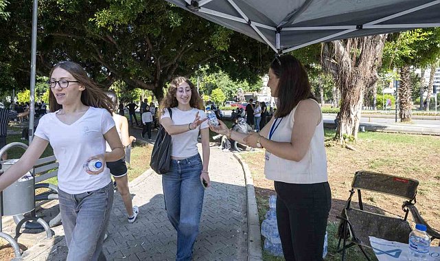 Mersin Büyükşehir Belediyesi YKS heyecanında öğrenci ve velilerin yanında yer aldı