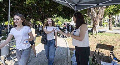 Mersin Büyükşehir Belediyesi YKS heyecanında öğrenci ve velilerin yanında yer aldı