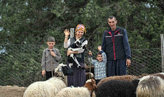 Mersin'de bir koyun alamayan aile sürü sahibi oldu
