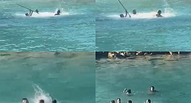 Mersin'de denizin ortasında sopalı kavga kamerada