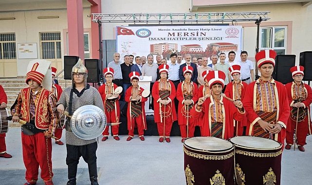Mersin'de İmam Hatip Okulları Şenliği yoğun katılımla gerçekleştirildi