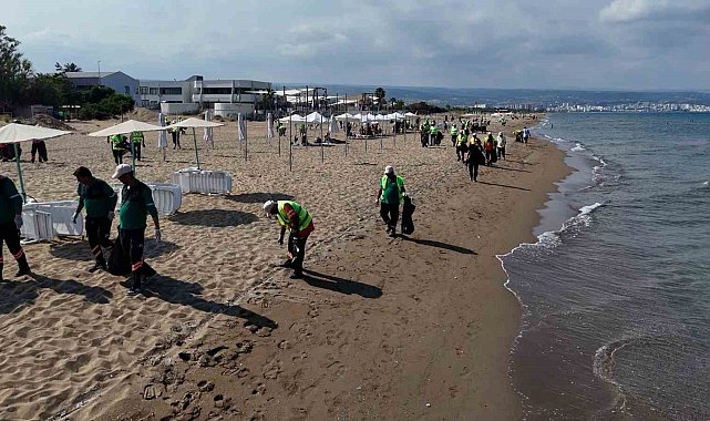 Mersin'de sahiller çevre haftasında temizlendi