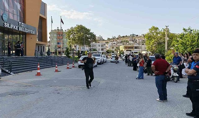 Mersin'in Silifke Belediyesi'ne operasyon: Başkan dahil çok sayıda isme gözaltı