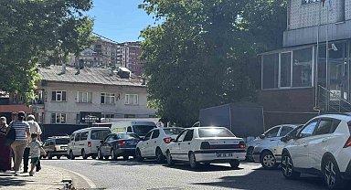 Metrelerce araç kuyruğu oluştu